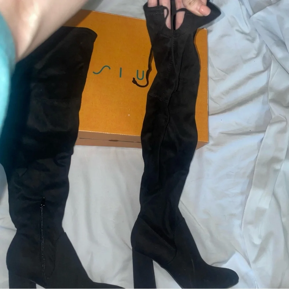Women’s Unisa Over-the-knee High Faux Suede boots size 8.5 M